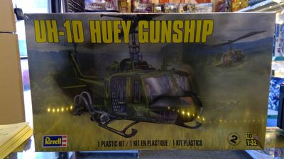 Uh-1D Huey Gunship Revell 85-5536 1:32