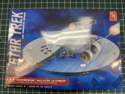 Star Trek U.S.S Enterprise NCC - 1701 cutaway (2015 ed.) - 1:537 scale