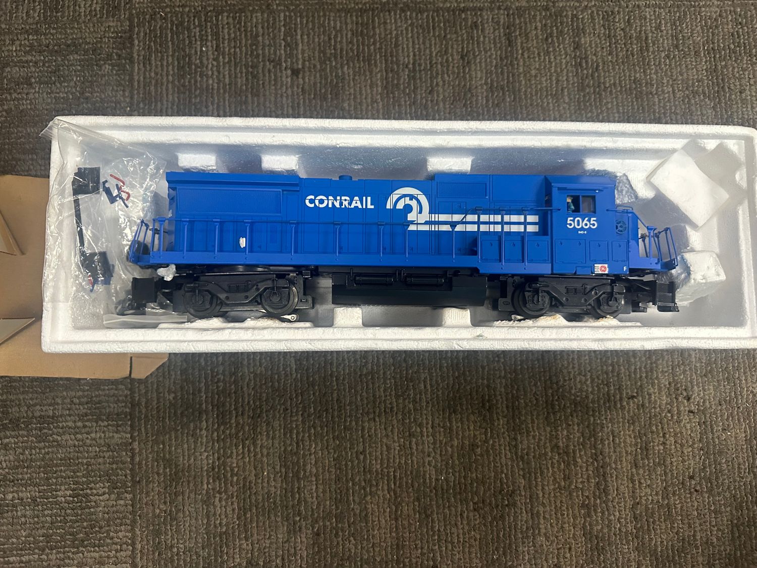 CONRAIL DASH 8-40 DIESEL LOCOMOTIVE W/TMCC 5065 (1998)