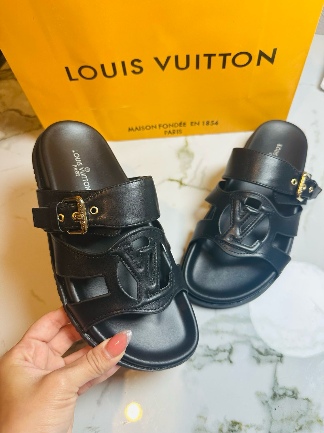 Lv sandals