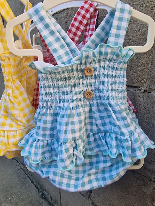 Conjunto frunces vichy azul.