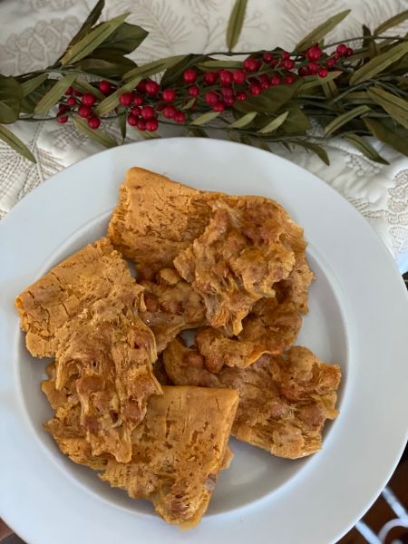 Peanut Brittle (16oz)