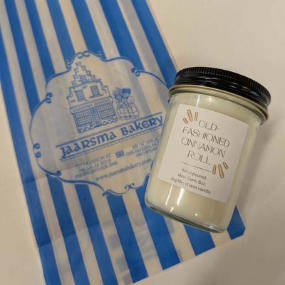 Old-Fashioned Cinnamon Roll Scented Candle