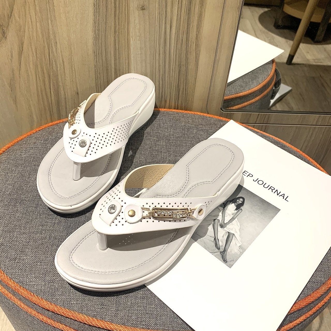 Plus size Women&#39;s casual Beach buckled Wedge Sandals, Size: 35, Color: White