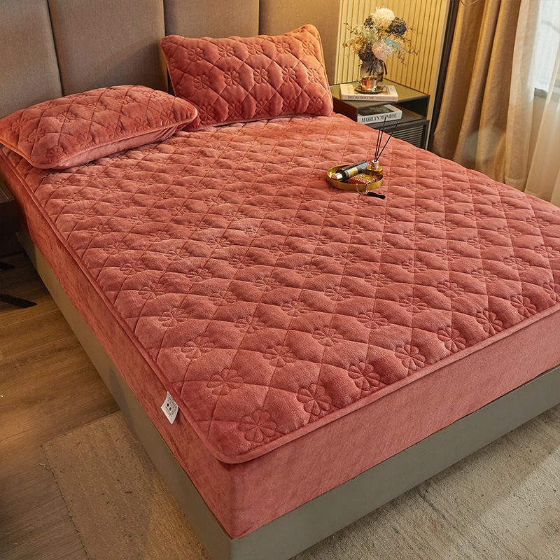 Velvet Bed Sheet Coral Flannel Bed Cover 3-piece Set, Size: 200x220cm【milk velvet single fitted sheet】, Pattern: Bean paste color [plus velvet and quilted]