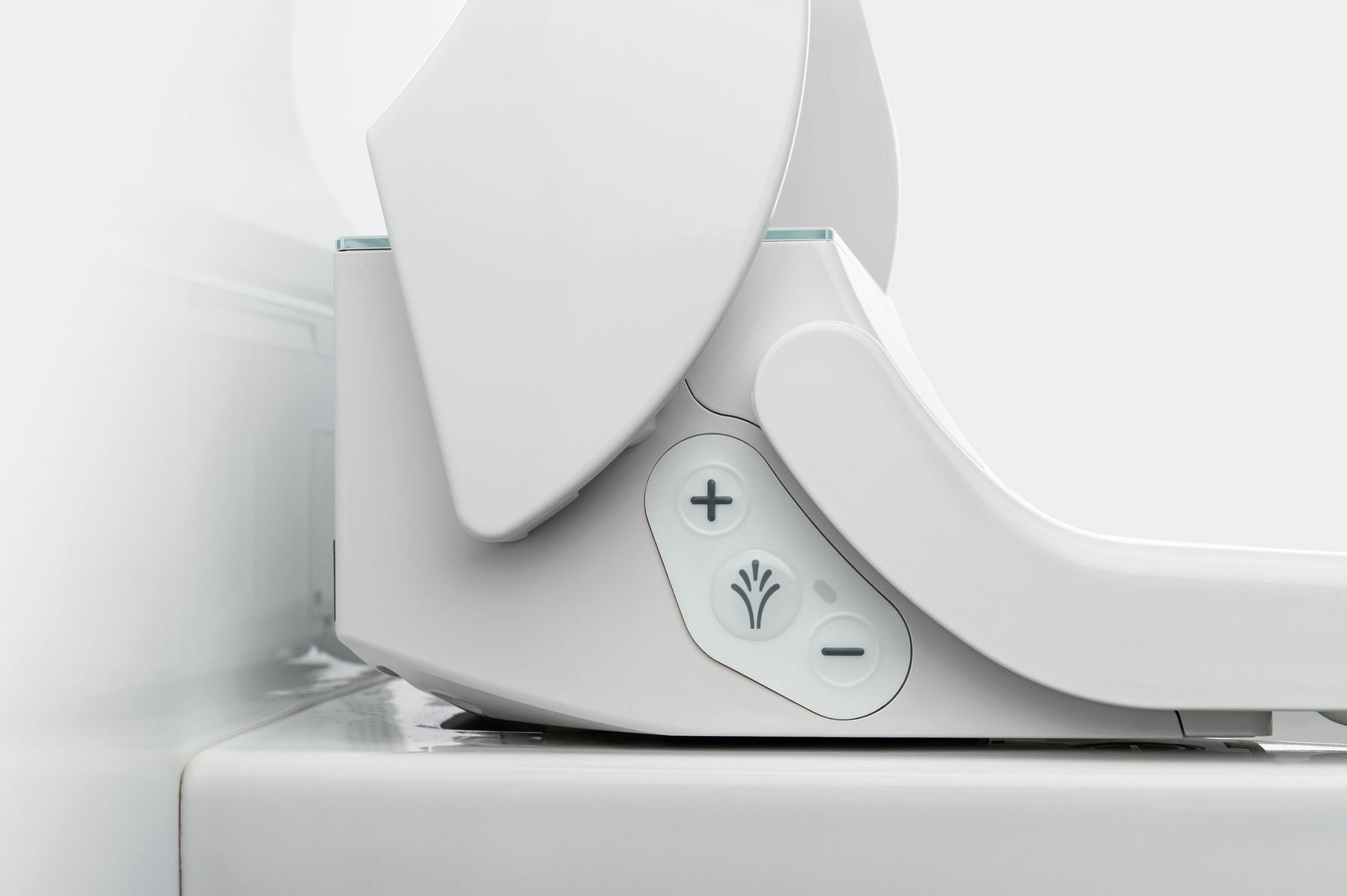 Abattant lavant Geberit AquaClean Tuma Comfort avec télécommande - vue 4