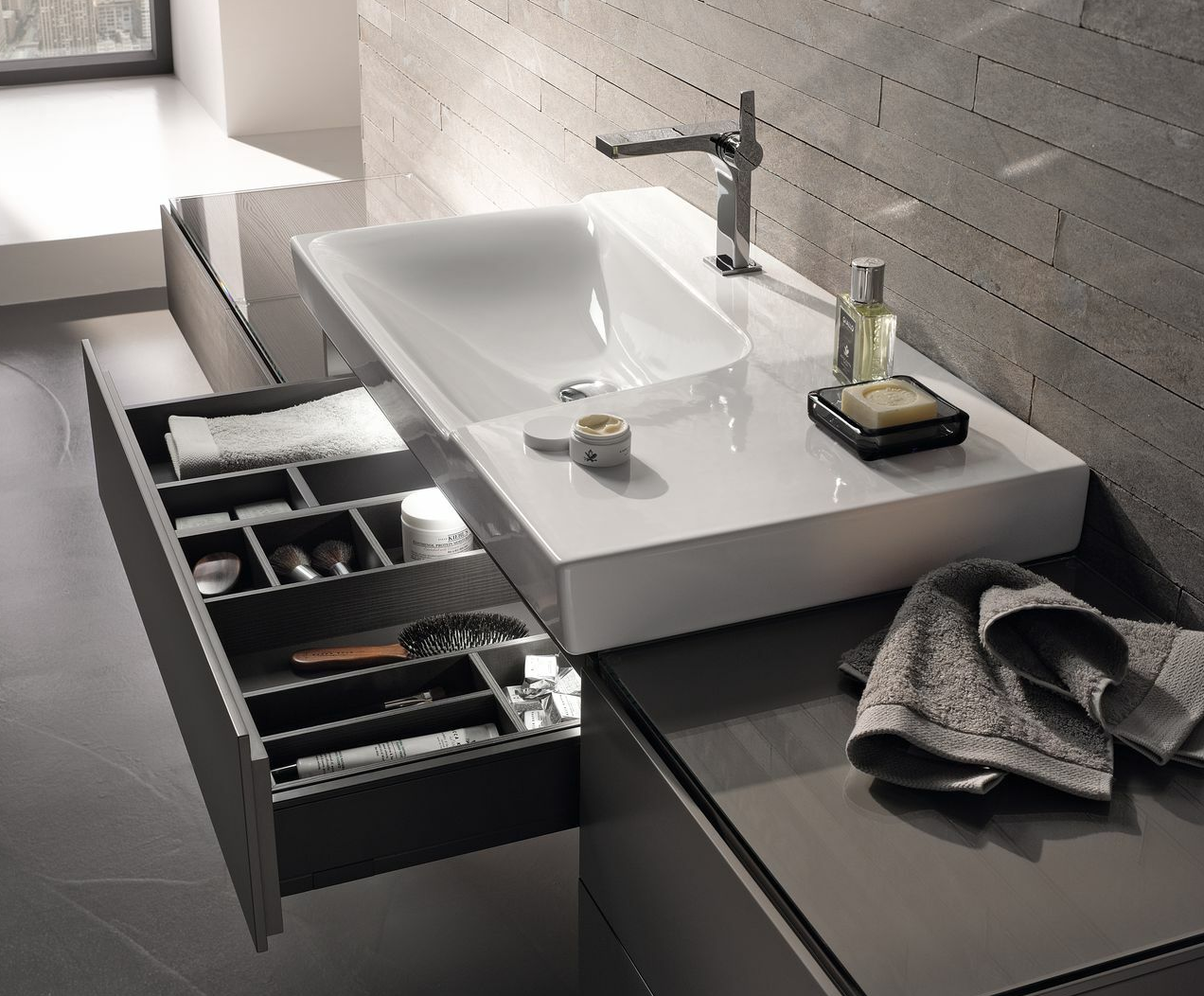 Plan-vasque Geberit Xeno² 90 cm avec espace de rangement à droite - vue 2
