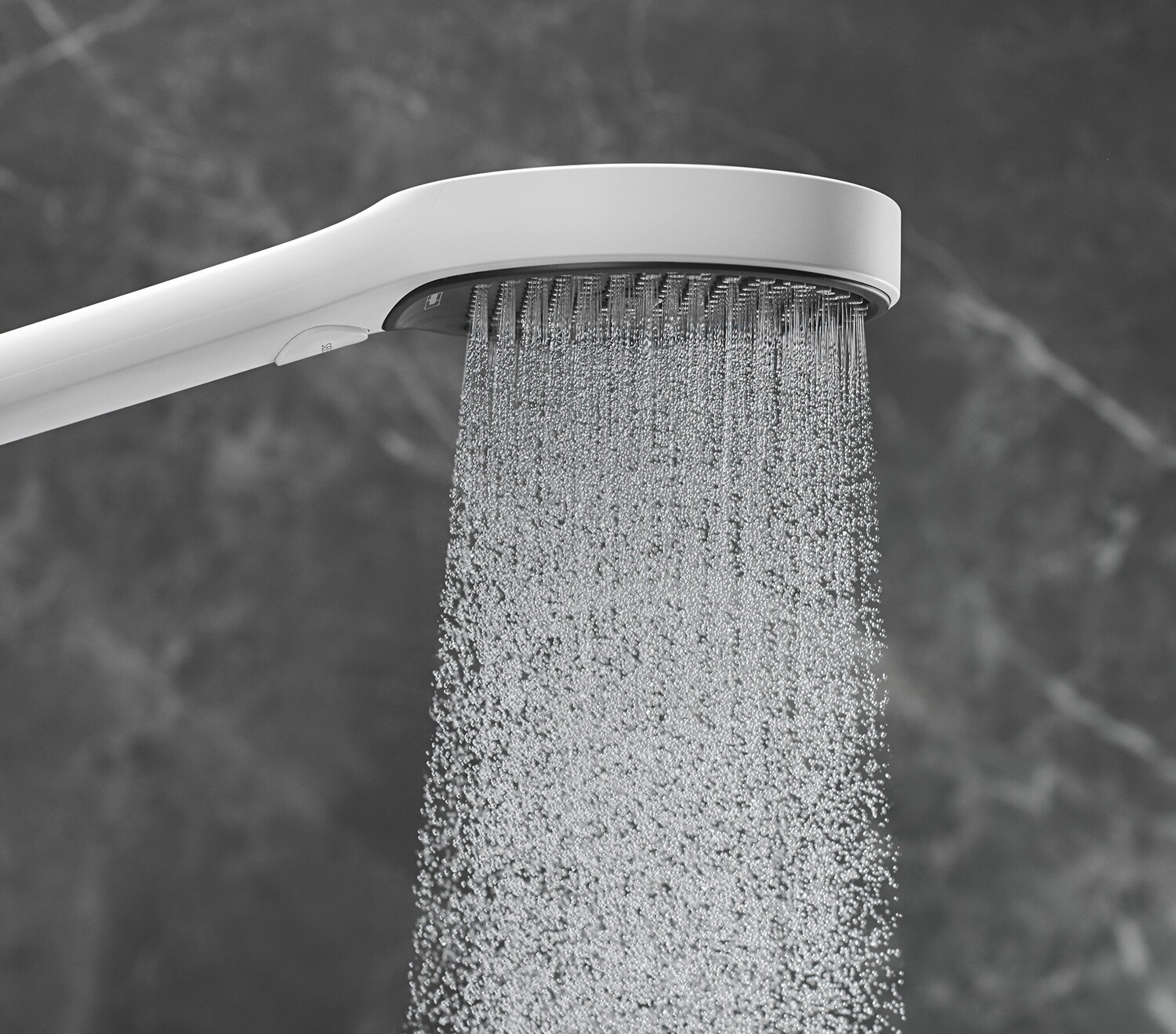 Support mural Hansgrohe avec douchette à main Rainfinity 130 3 jets PowderRain et flexible 160 cm en blanc mat — vue 4