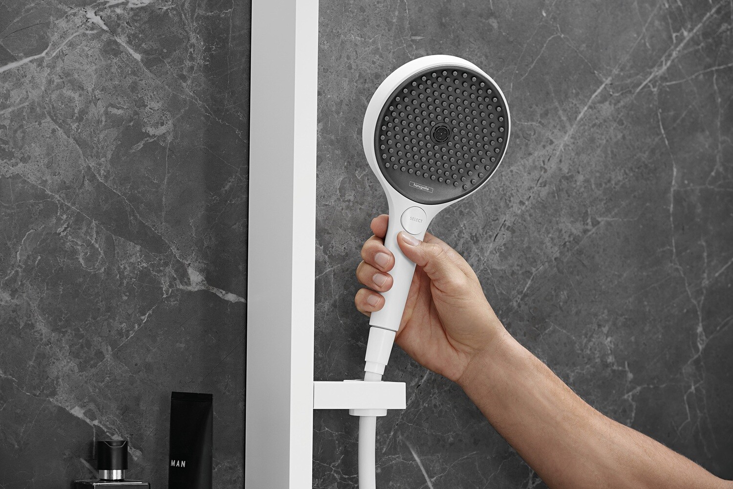 Support mural Hansgrohe avec douchette à main Rainfinity 130 3 jets PowderRain et flexible 160 cm en blanc mat