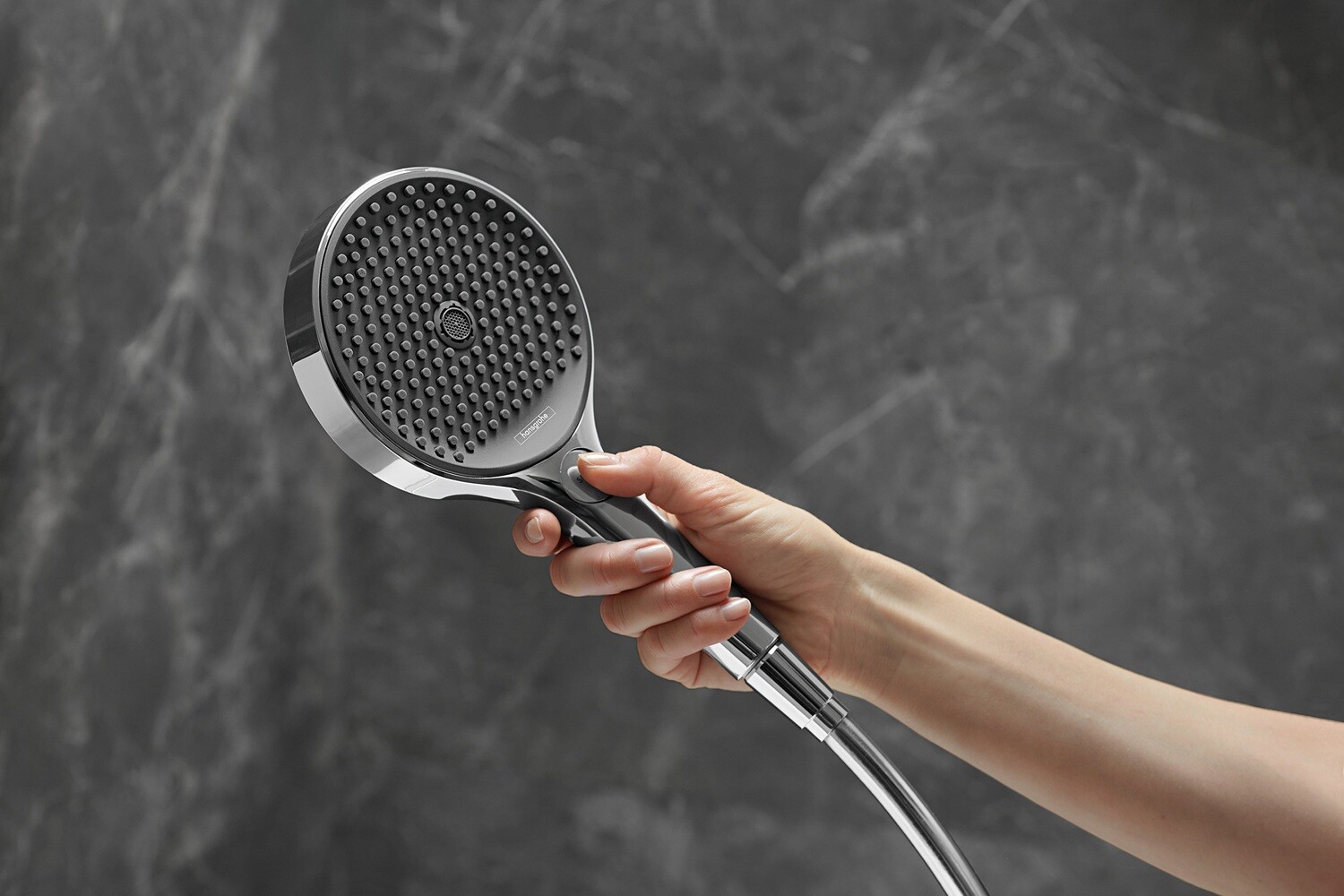 Support mural Hansgrohe avec douchette à main Rainfinity 130 3 jets PowderRain et flexible 125 cm en chromé — vue 3