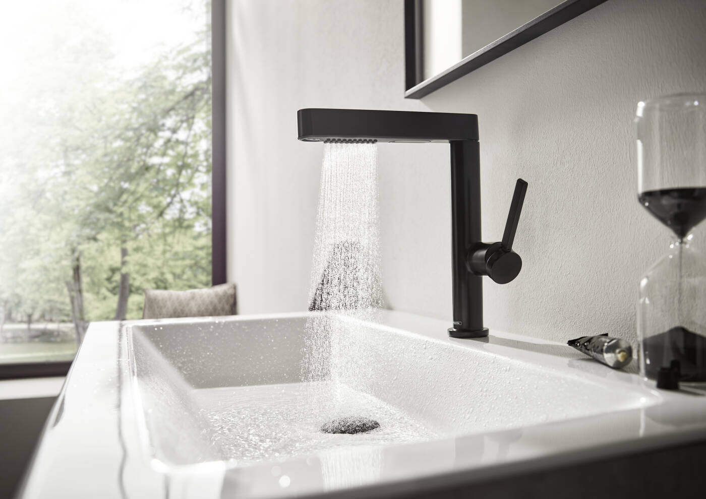 Mitigeur de lavabo Hansgrohe Finoris 230 avec douchette extractible 2 jets et bonde push-open en noir mat — vue 2