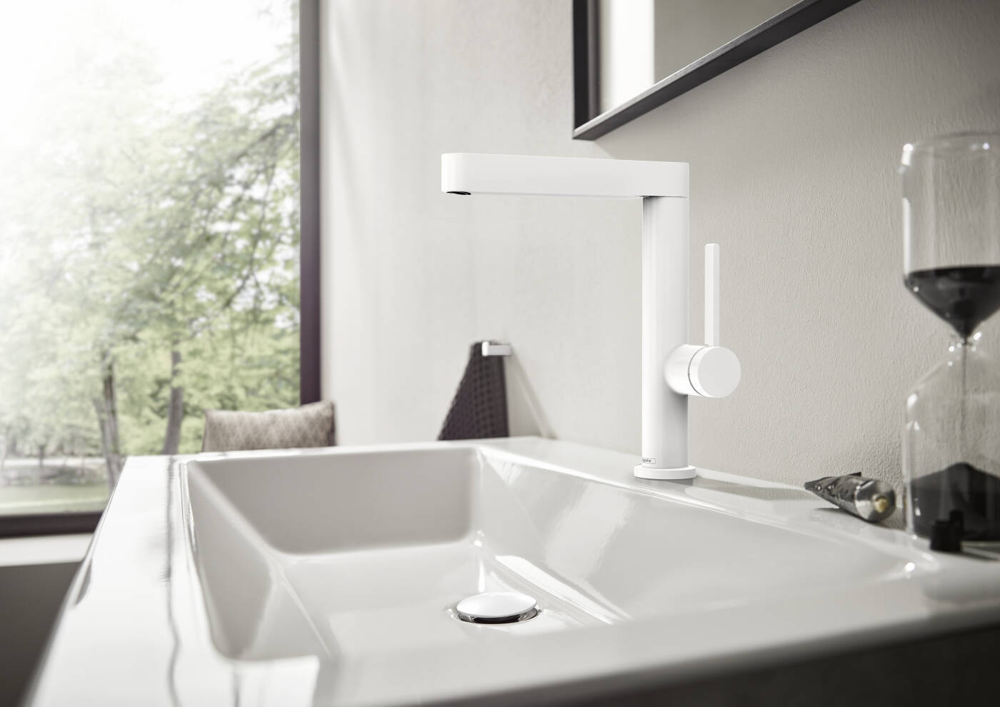 Mitigeur de lavabo Hansgrohe Finoris 230 avec bec orientable et bonde push-open en blanc mat - vue 3
