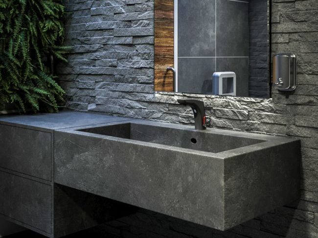 Mitigeur de lavabo électronique sur plage en noir mat avec pile Presto Nova - vue 3