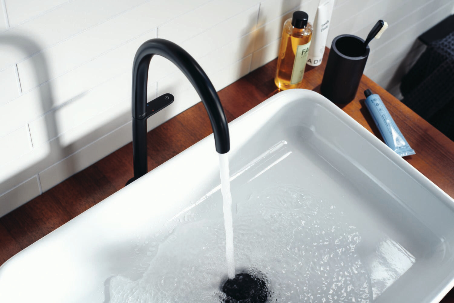 Mitigeur de lavabo AXOR One Select 270 surélevé avec bonde push-open en noir mat — vue 3