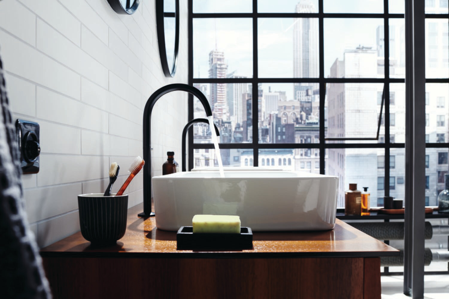 Mitigeur de lavabo AXOR One Select 270 surélevé avec bonde push-open en noir mat — vue 2