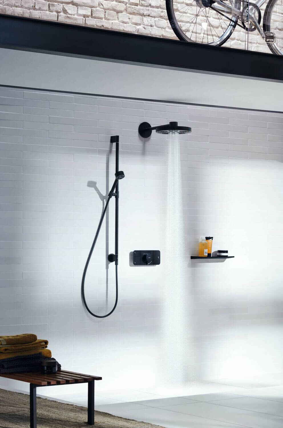 Module thermostatique encastré AXOR One avec 3 fonctions en noir mat — vue 2