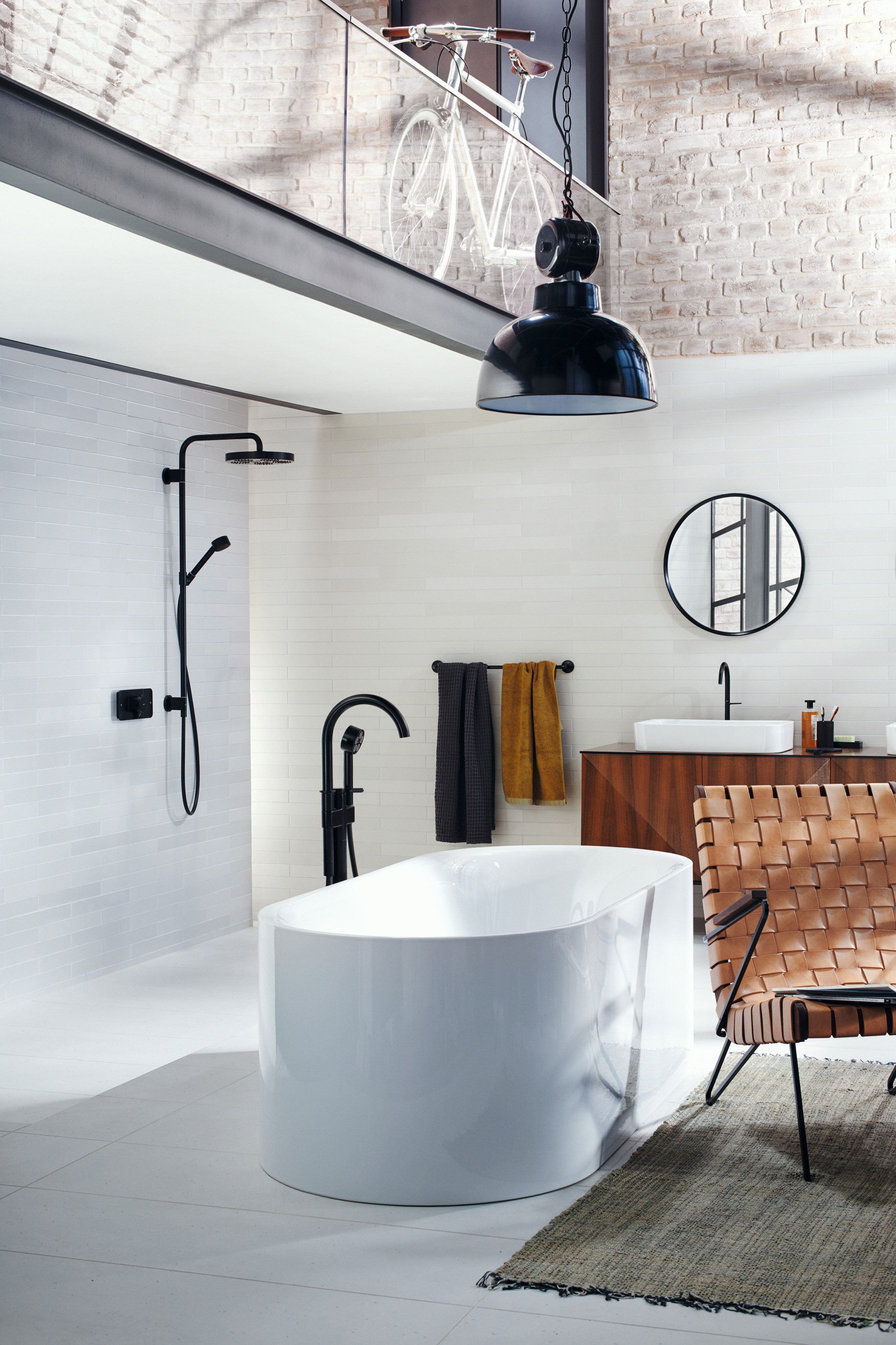 Mitigeur de bain/douche AXOR One pour montage au sol en noir mat - vue 3