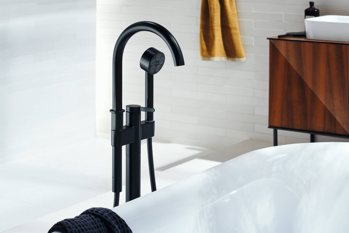 Mitigeur de bain/douche AXOR One pour montage au sol en noir mat