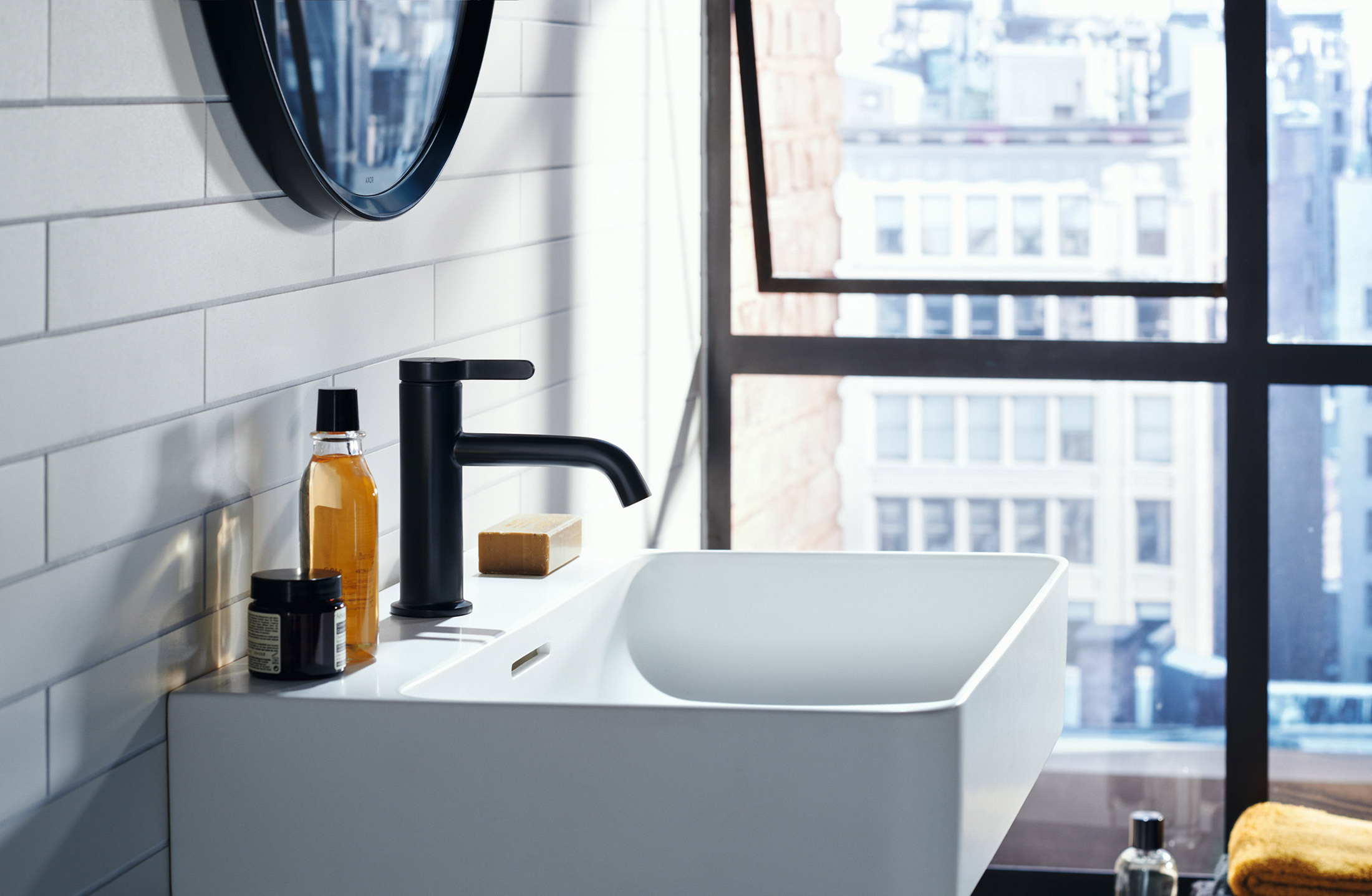 Mitigeur de lavabo AXOR One 70 avec bonde à écoulement libre en noir mat - vue 2