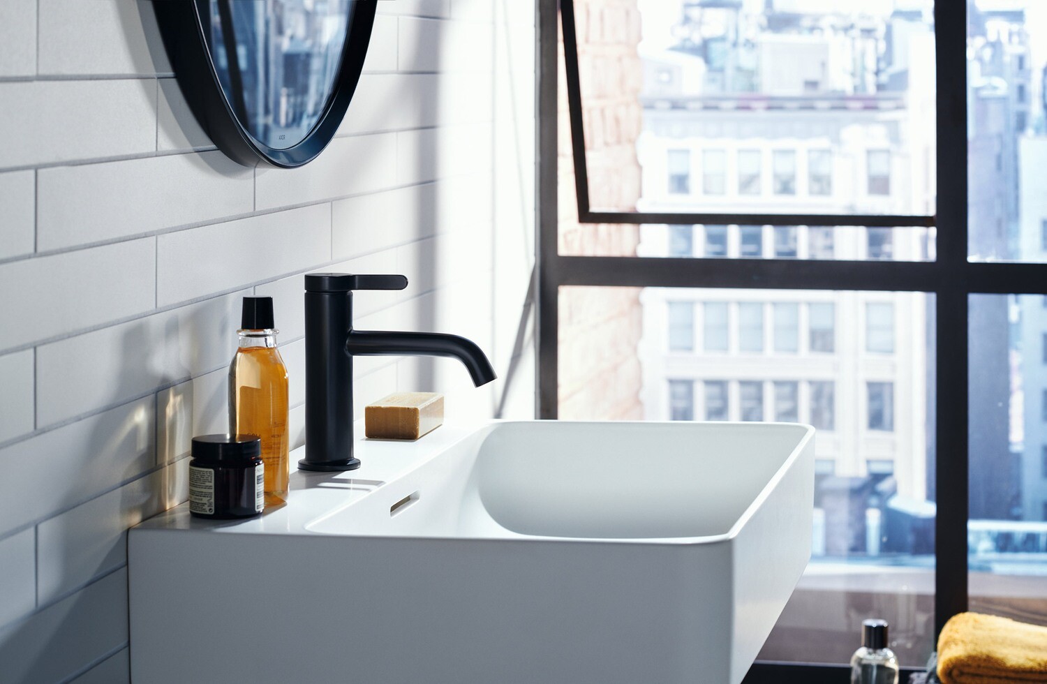 Mitigeur de lavabo AXOR One 70 avec bonde à écoulement libre en noir mat
