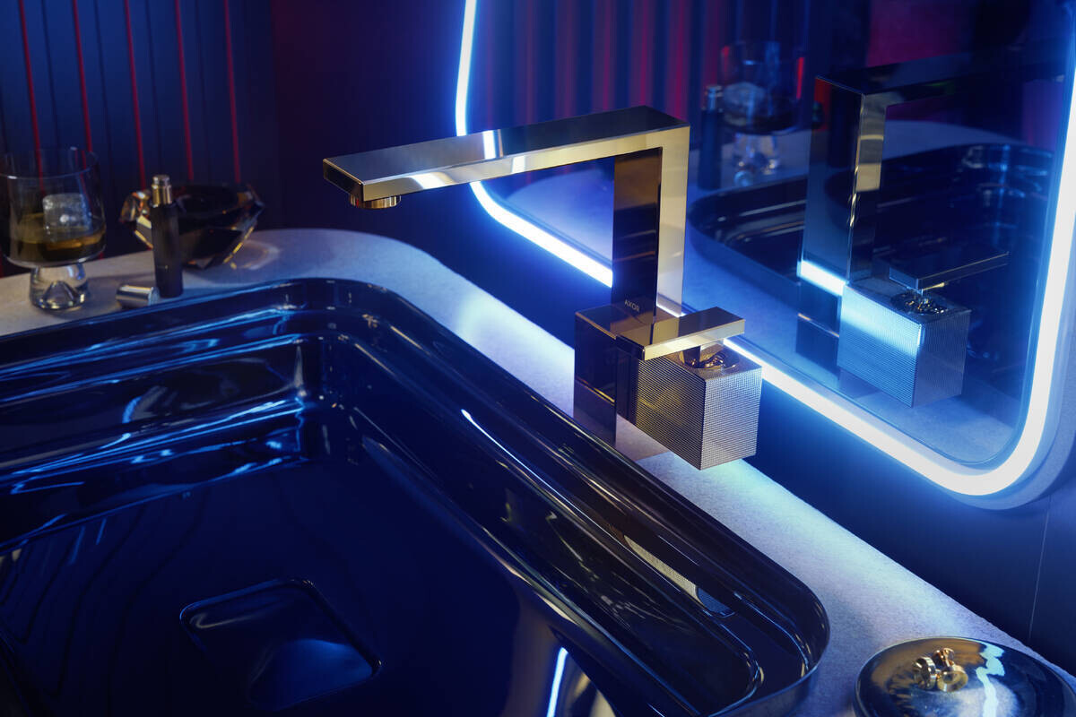 Mitigeur de lavabo Axor Edge 190 coupe diamant, avec bonde push-open en doré poli — vue 4