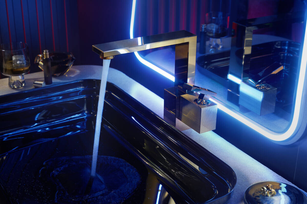 Mitigeur de lavabo Axor Edge 190 coupe diamant, avec bonde push-open en doré poli — vue 2