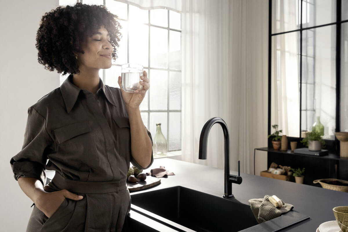 Mitigeur de cuisine Hansgrohe Aqittura M91 210, avec douchette extractible 1 jet en noir mat