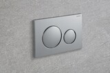 Plaque de commande double Geberit Sigma20, chrome mat avec anneaux décoratifs chromés brillants et finition Easy Clean.