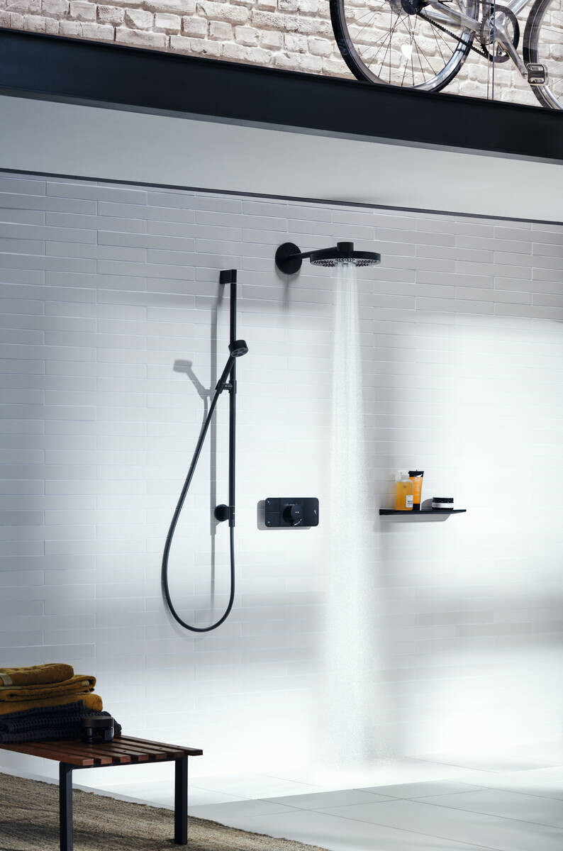 Barre de douche AXOR One avec douchette à main 1 jet Ecosmart 75 et coude de raccordement intégré en noir mat — vue 5