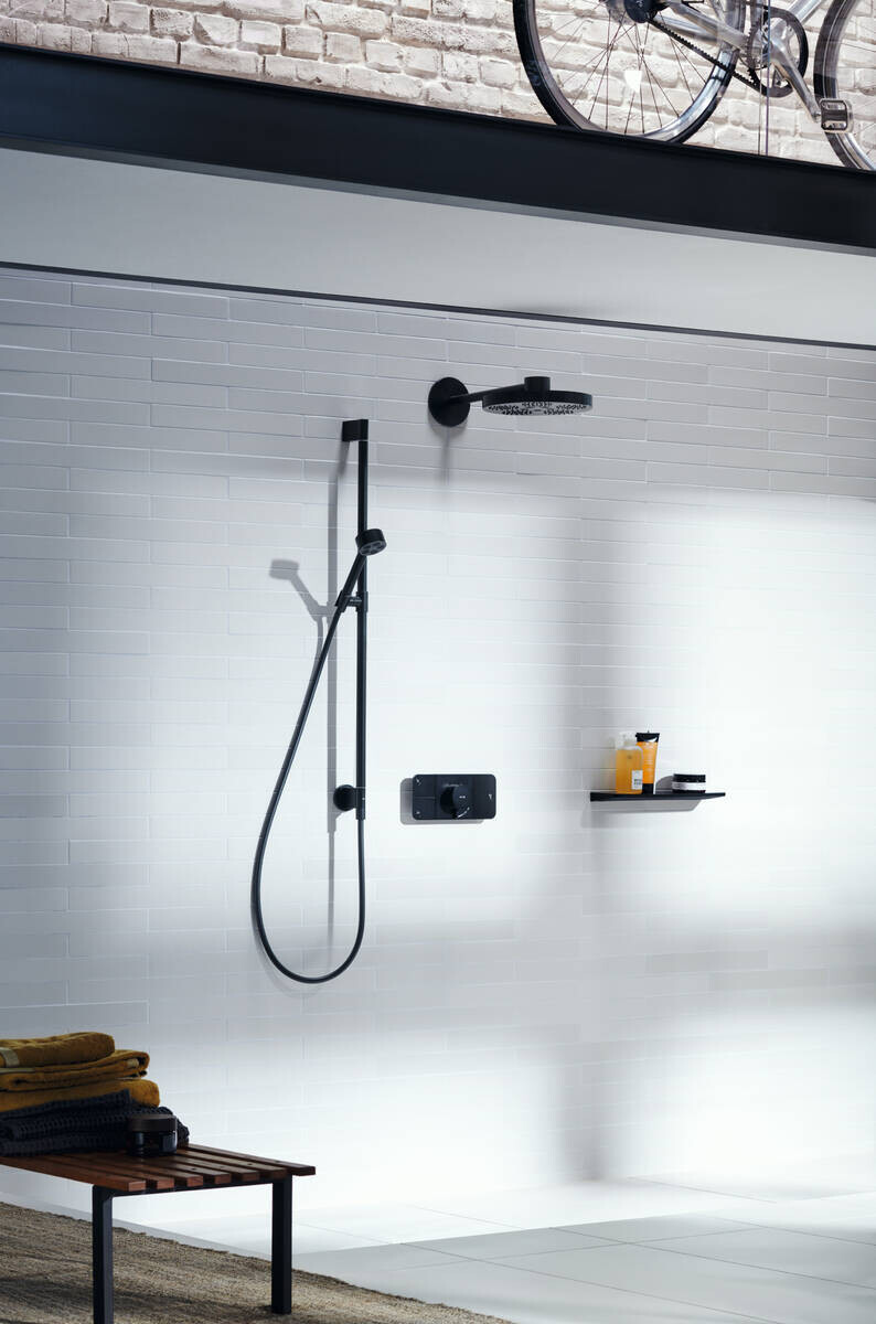 Barre de douche AXOR One avec douchette à main 1 jet Ecosmart 75 et coude de raccordement intégré en noir mat — vue 2