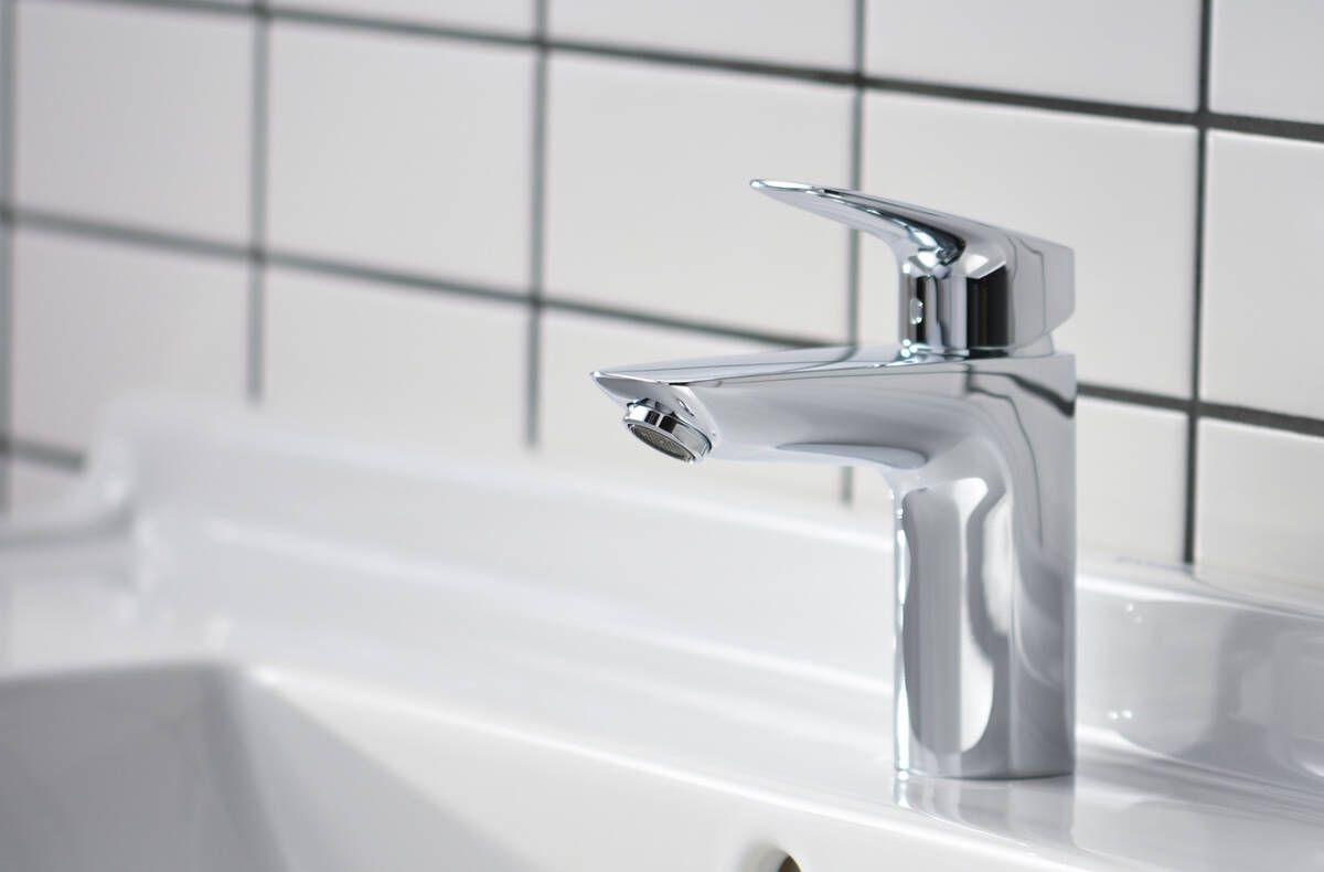 Hansgrohe Logis 100 Chrome-Plated Brass Basin Mixer with Pull Rod and Waste Set