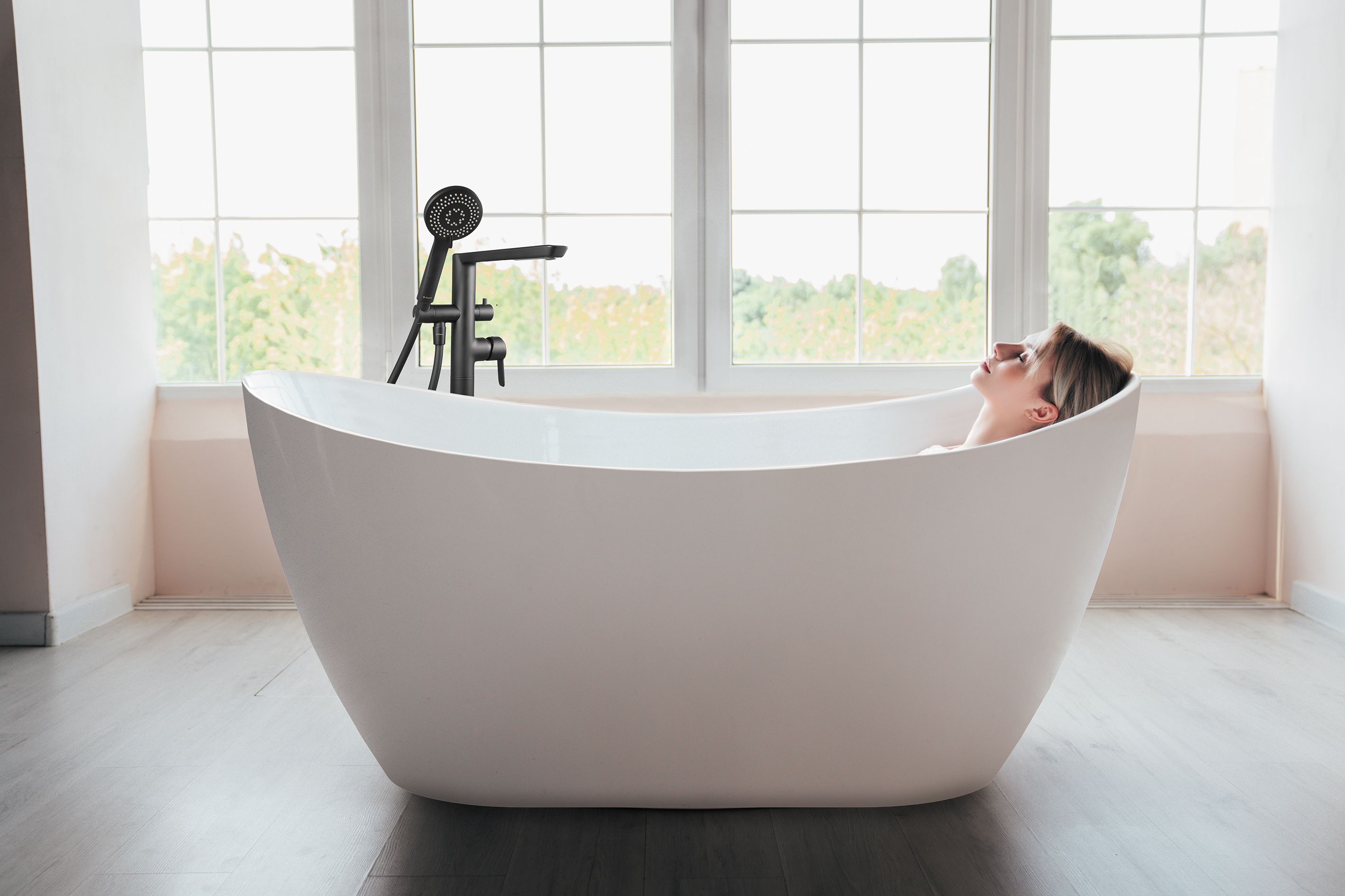 Mitigeur de bain / douche Deante Arnika pour montage au sol en noir mat - vue 3