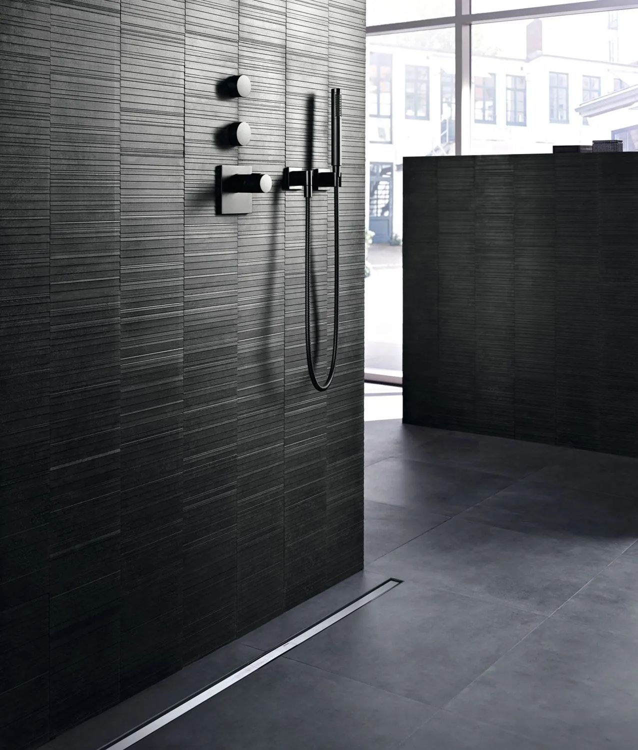 Set de finition Geberit CleanLine80 - noir chromé / brossé, revêtu Surface: noir chromé / brossé, revêtu - Longueur 30 - 130 cm