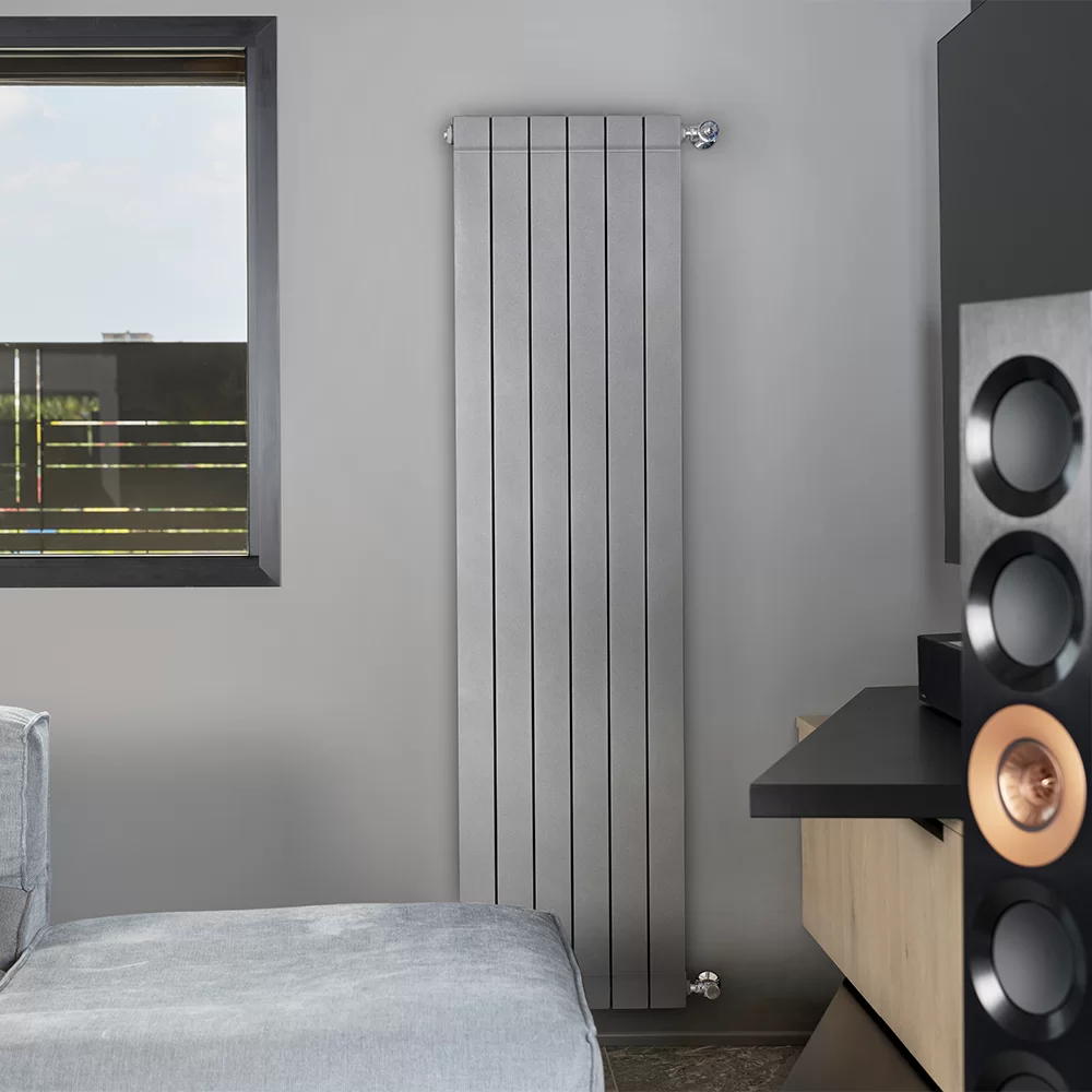 Elément de radiateur décoratif en aluminium moulé Fondital GARDA S (entraxe 180 cm / épaisseur 9 cm) en finition graphite - vue 2
