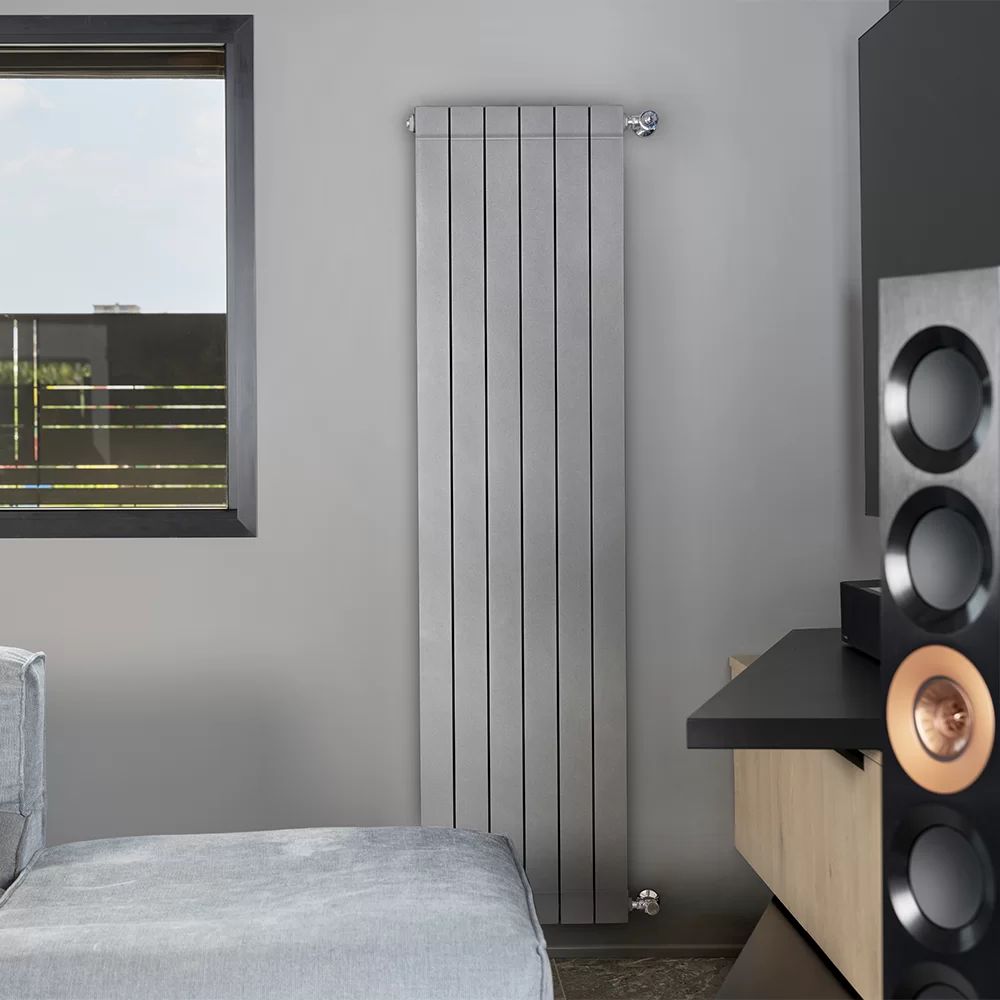 Elément de radiateur décoratif en aluminium moulé Fondital GARDA S (entraxe 160 cm / épaisseur 9 cm) en finition graphite