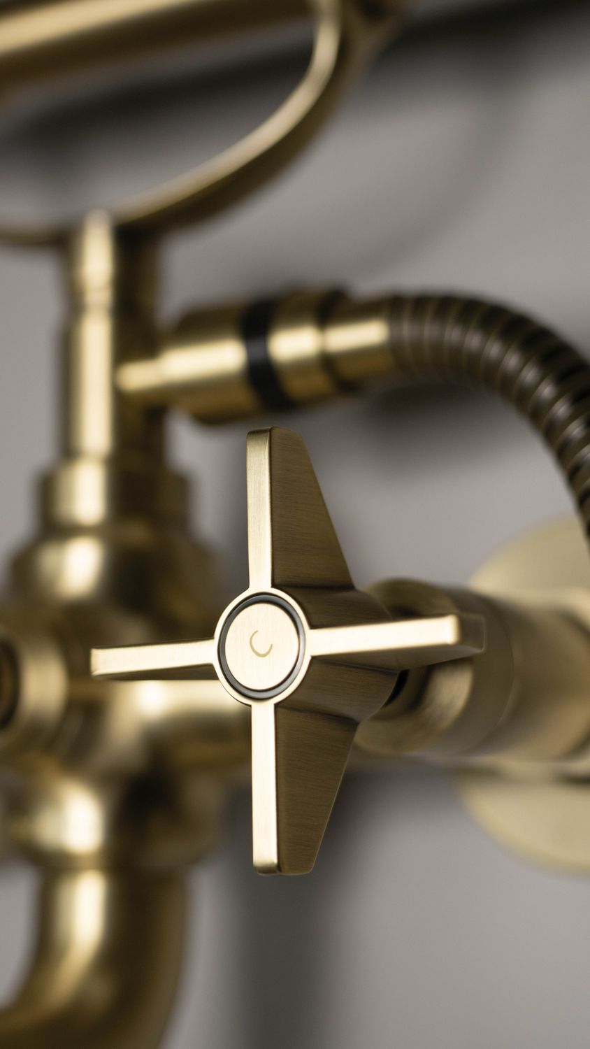 Mixer for bath/shower Deante Temisto with flexible hose and brushed PVD brass hand shower