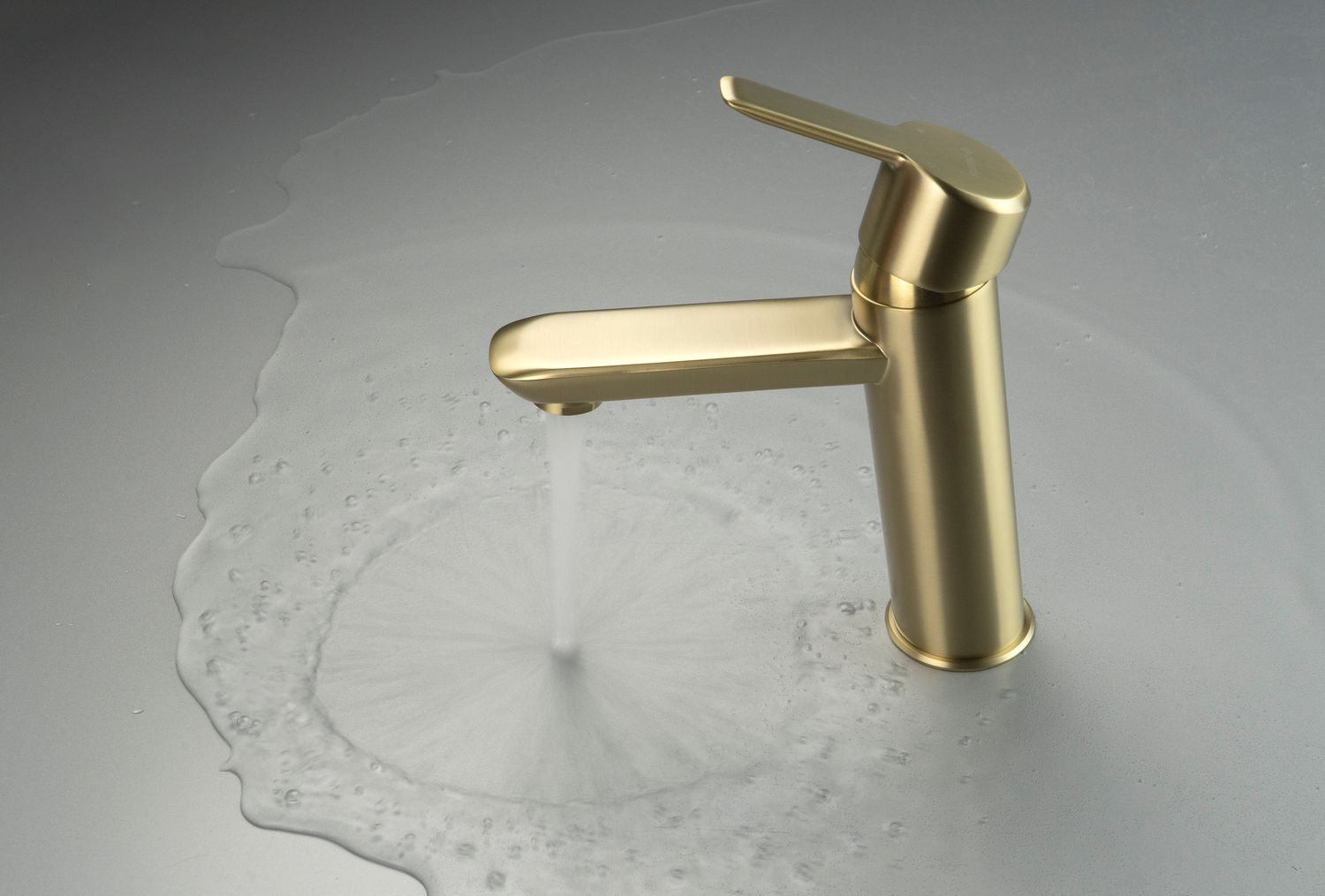 ​Mitigeur de lavabo Deante Arnika 100 sans bonde en PVD or brossé