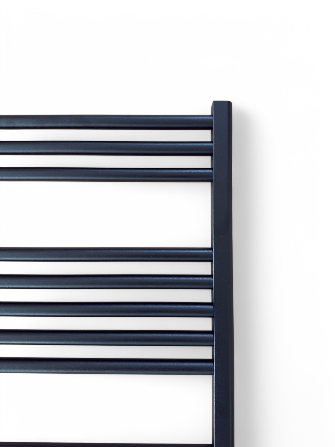 Radiateur sèche-serviettes en aluminium Fondital Cool 86 x 50 cm en noir mat — vue 3