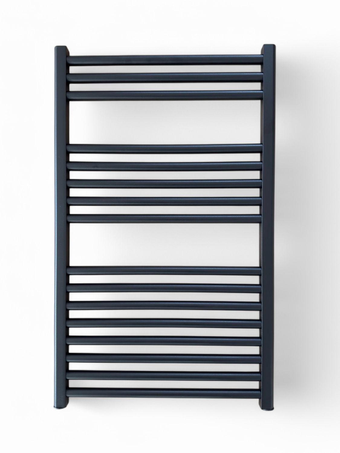 Radiateur sèche-serviettes en aluminium Fondital Cool 86 x 50 cm en noir mat
