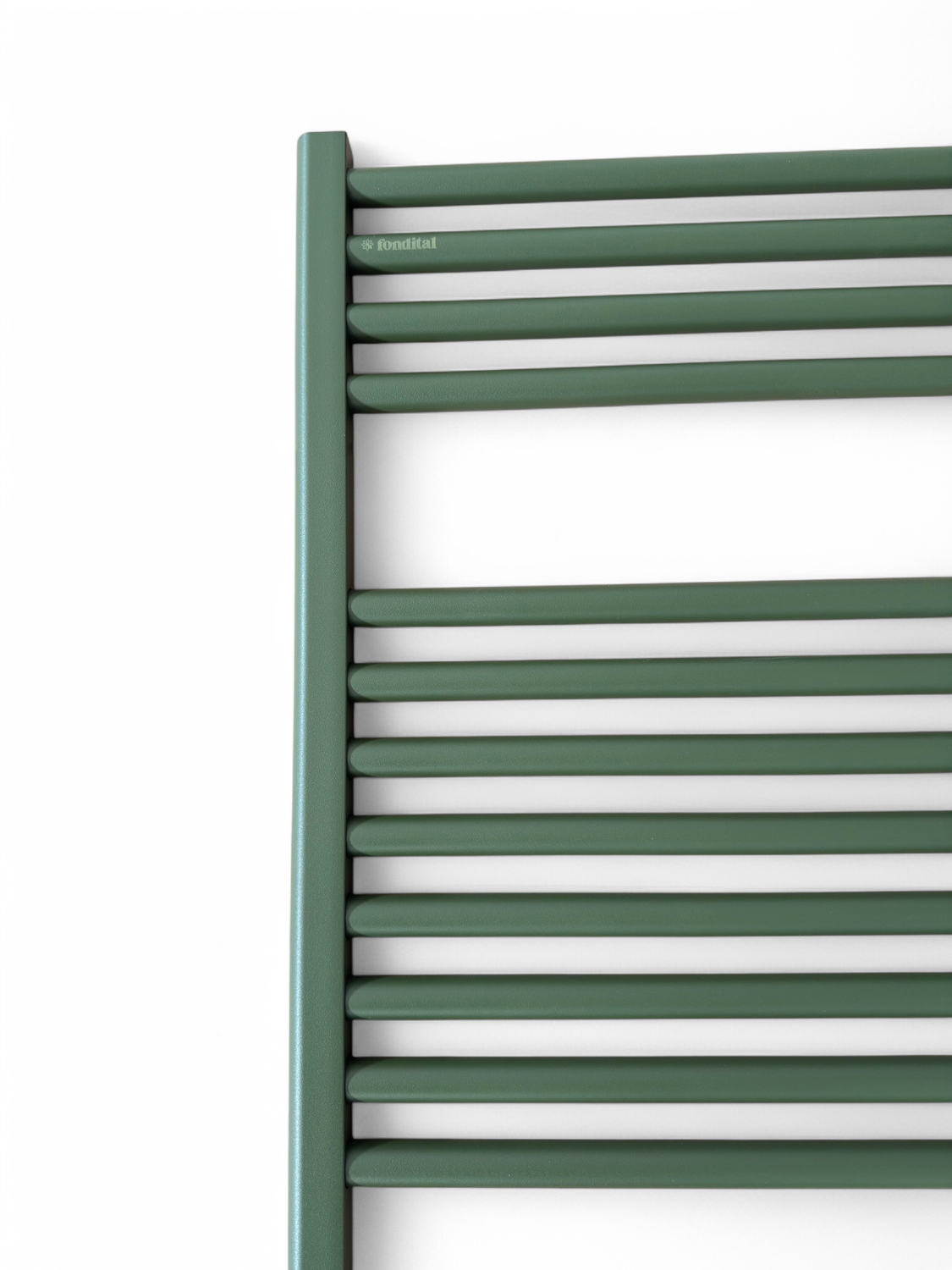 Radiateur sèche-serviettes en aluminium Fondital Cool 116 x 45 cm en vert foncé