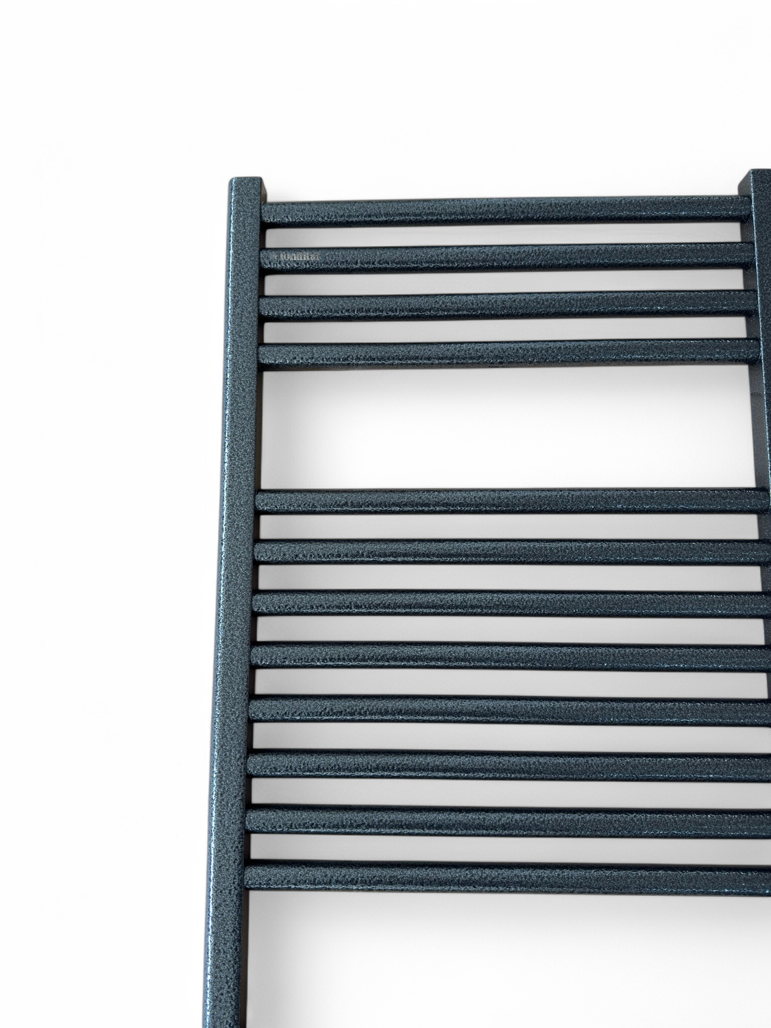 Radiateur sèche-serviettes en aluminium Fondital Cool 116 x 45 cm en noir martelé