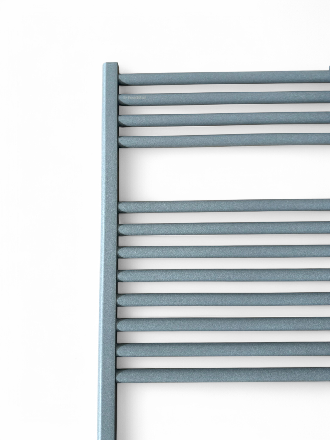Radiateur sèche-serviettes en aluminium Fondital Cool 116 x 45 cm en argent