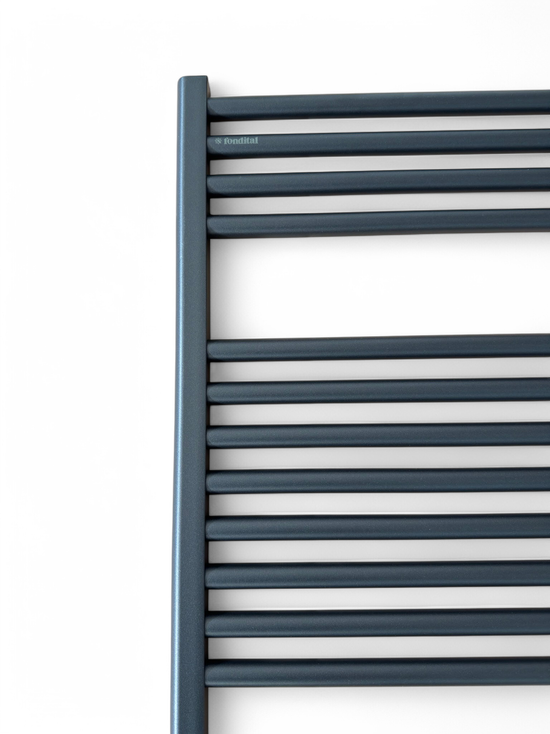 Radiateur sèche-serviettes en aluminium Fondital Cool 116 x 45 cm en noir mat