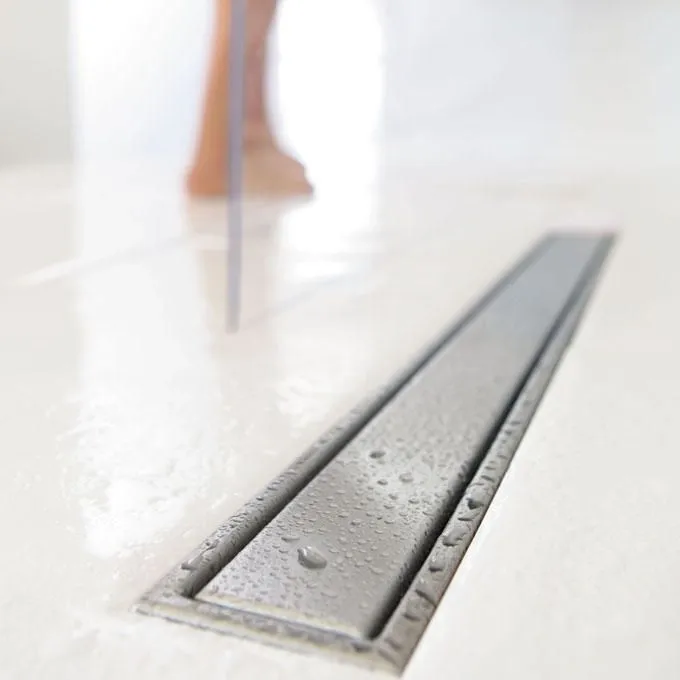 Canivelle de douche Wirquin Venisio Expert 70 cm avec grille réversible prêt à carreler​ ou en acier inoxydable brossé