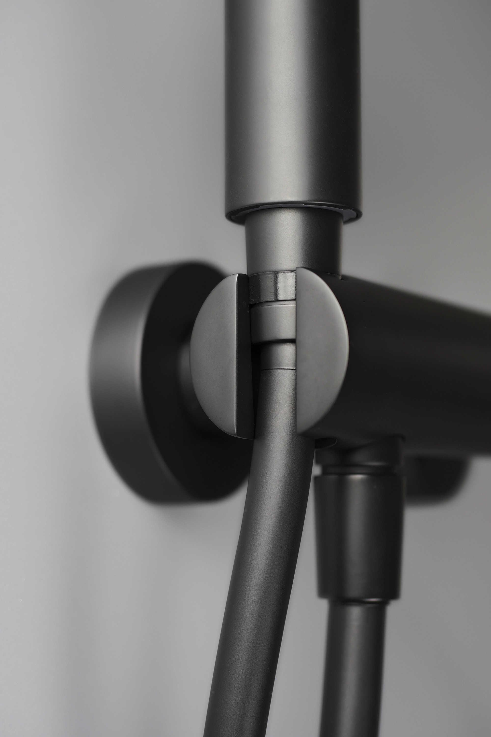 Mitigeur de douche Deante Silia avec support, flexible et douchette à main en noir mat - vue 4