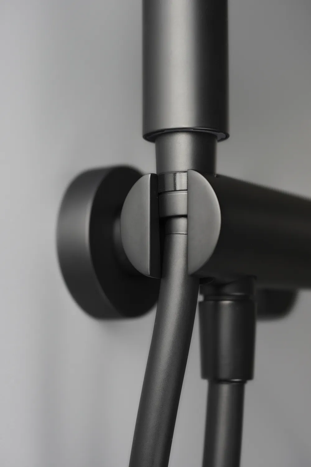 Mitigeur de douche Deante Silia avec support, flexible et douchette à main en noir mat — vue 4