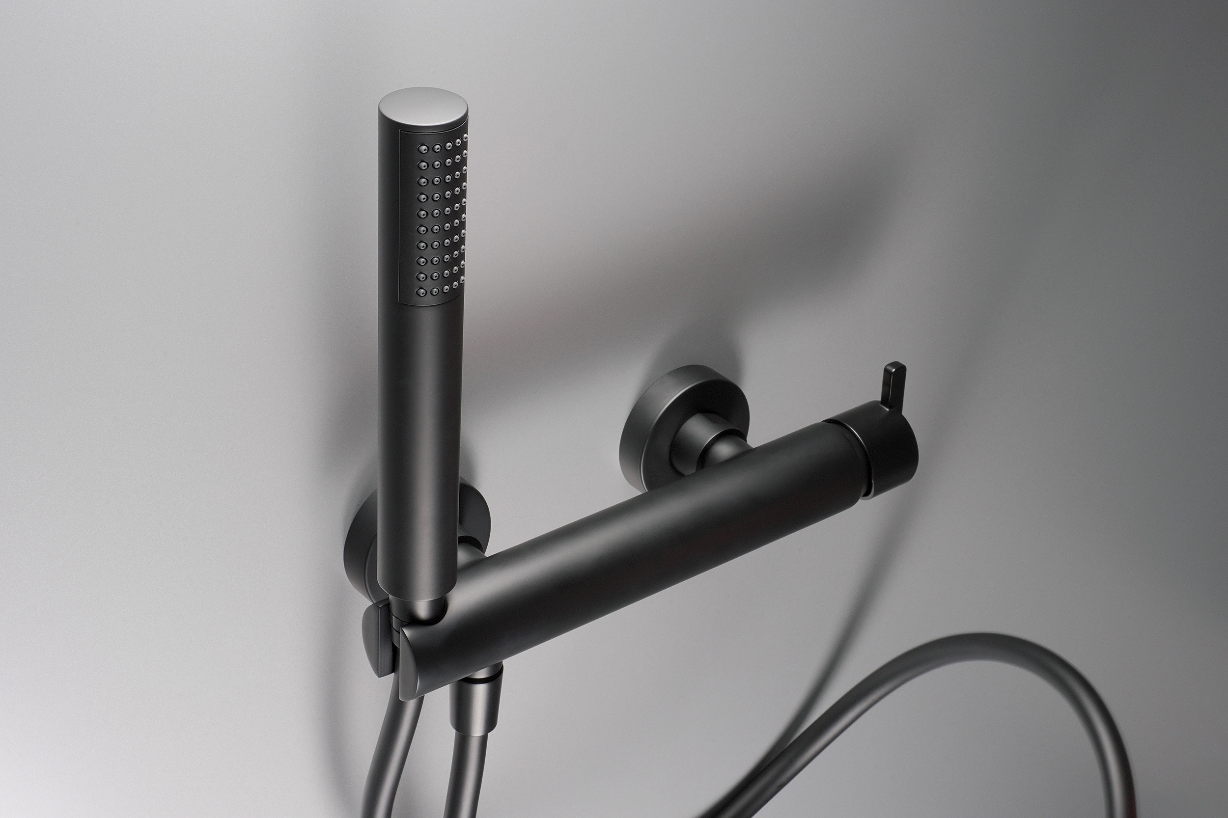 Mitigeur de douche Deante Silia avec support, flexible et douchette à main en noir mat - vue 3