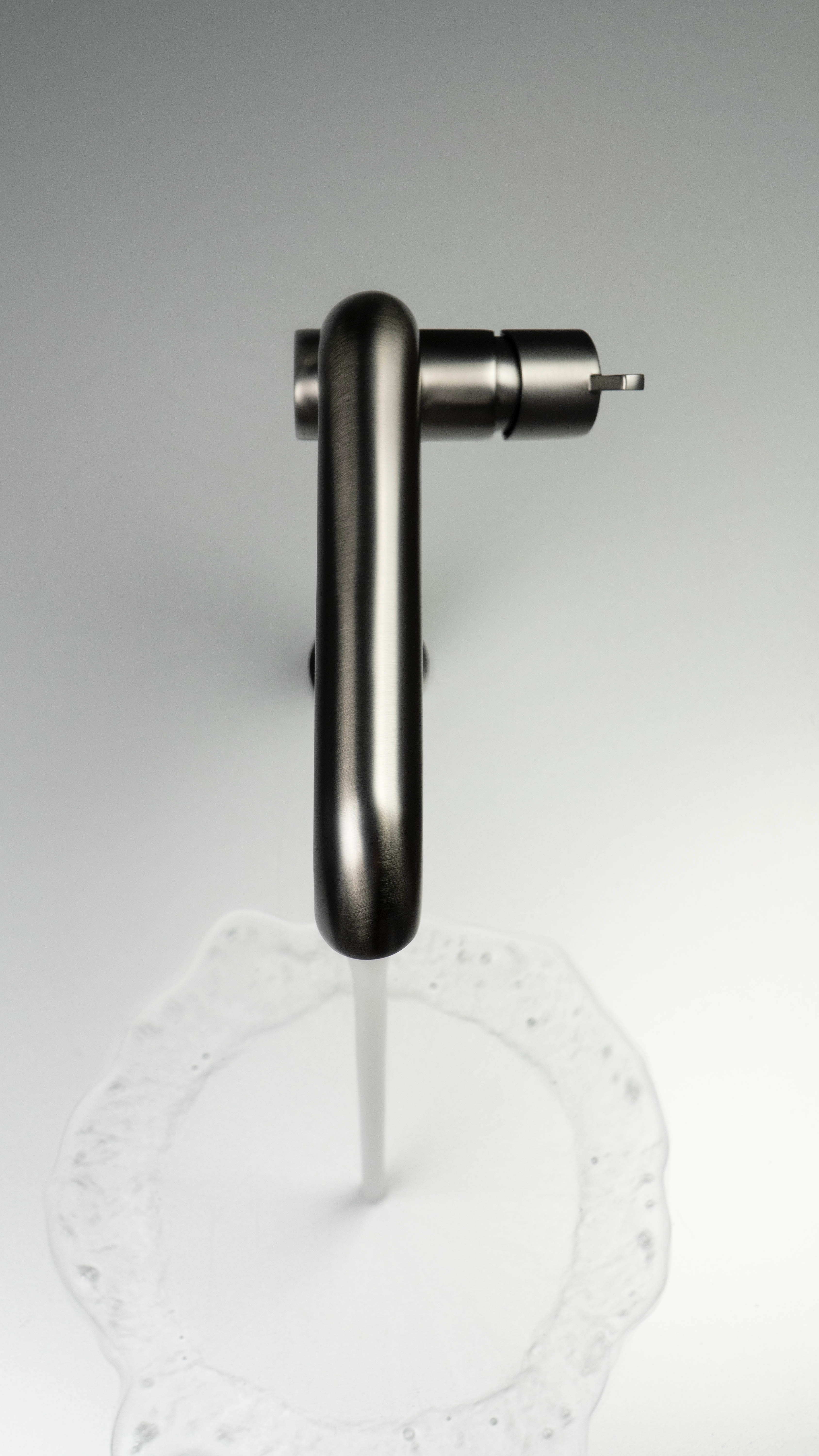 Mitigeur de lavabo rehaussé Deante Silia 265 sans bonde en titane - vue 4