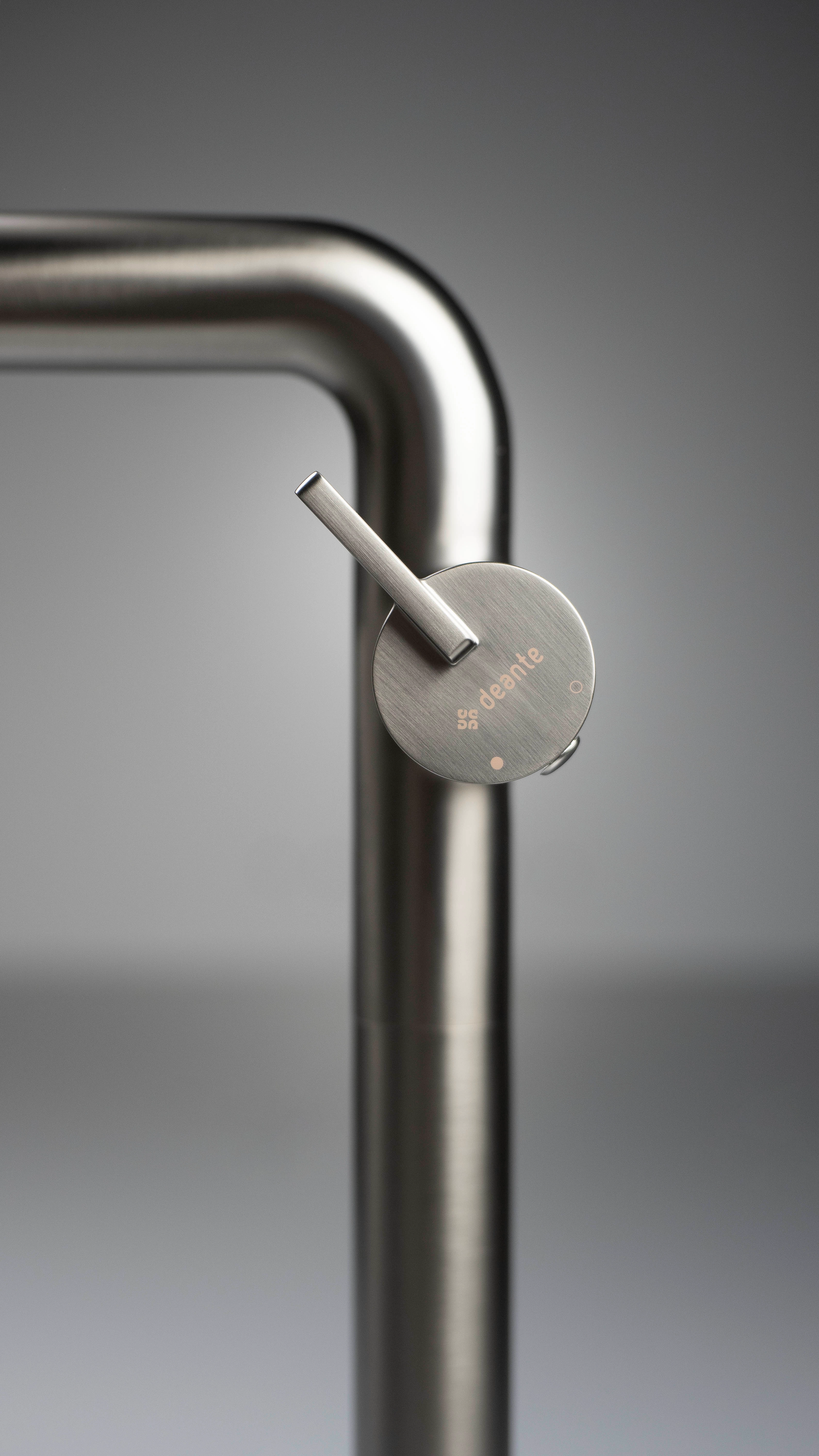 Mitigeur de lavabo rehaussé Deante Silia 265 sans bonde en titane - vue 2