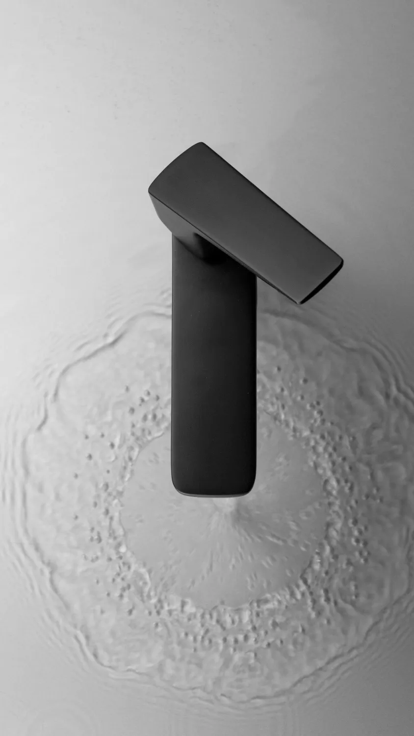Mitigeur de lavabo Deante Blur 93 sans bonde en noir mat — vue 4